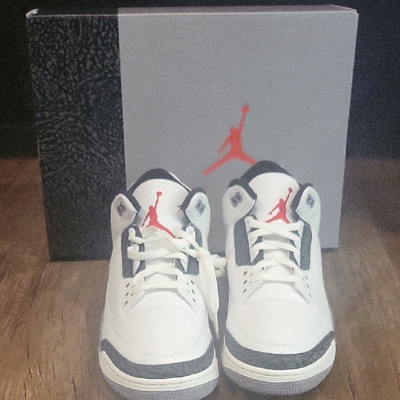Jordan 3 Retro Cement Grey - Picture 2 of 9